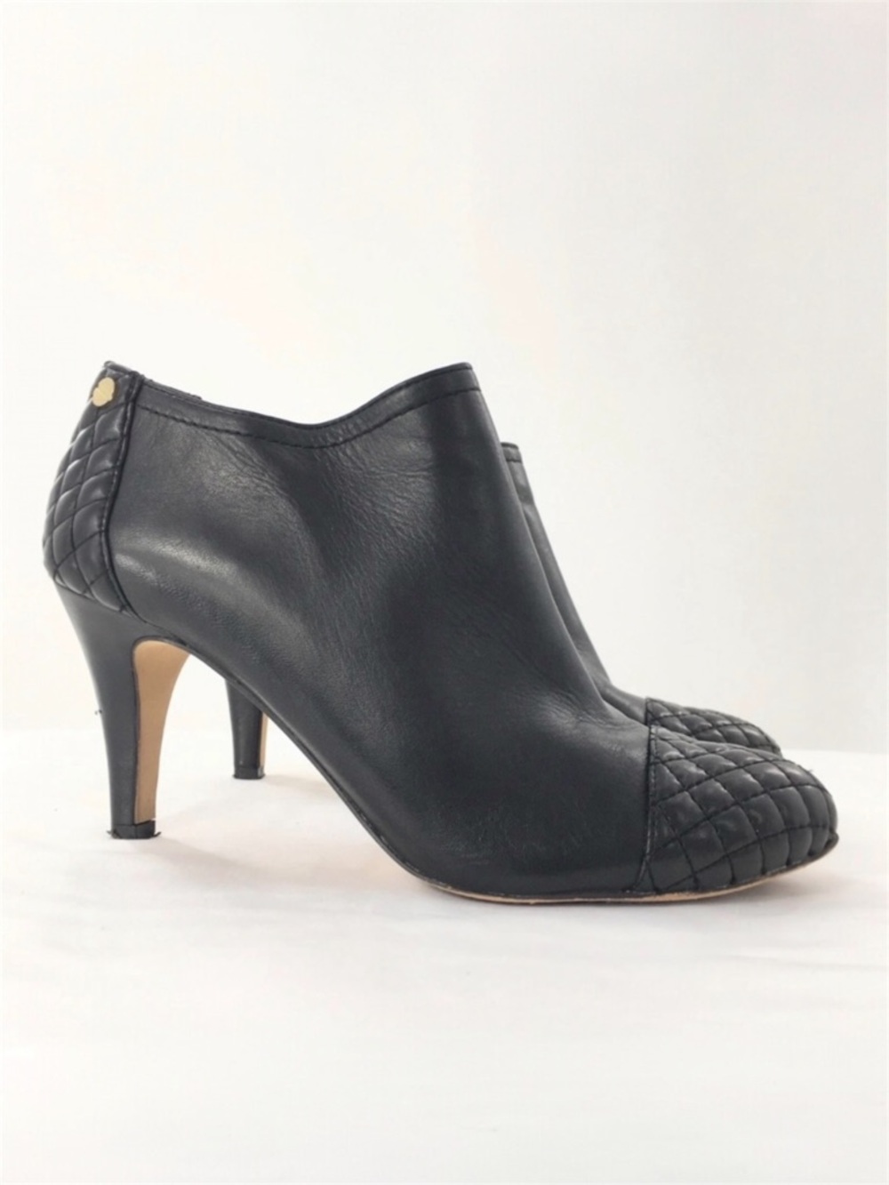 Vince Camuto Valentina Leather Bootie w/Quilted Detail in Black Size 6